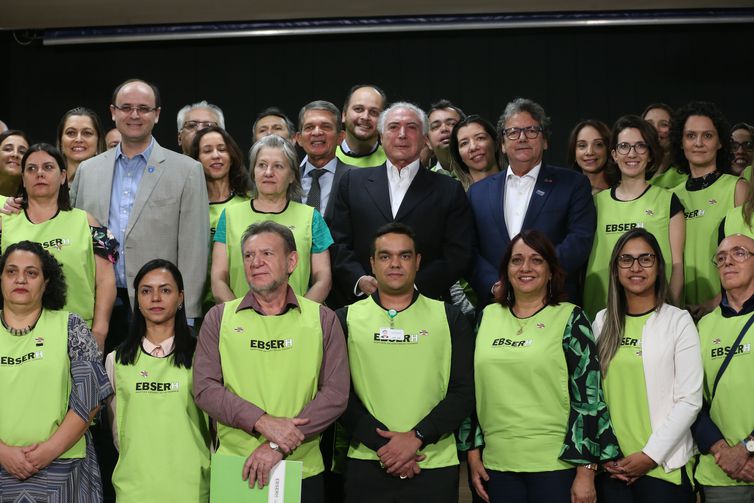 O ministro da Educa&ccedil;&atilde;o, Rossieli Soares, o ministro da Defesa, Joaquim Silva e Luna, o presidente Temer e o presidente da Ebserh, Kleber de Melo Morais durante o lan&ccedil;amento da A&ccedil;&atilde;o Ebserh Solid&aacute;ria em Roraima. (Foto: Antonio Cruz/ Ag&ecirc;ncia Brasil)