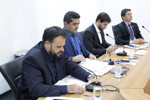 Membros da Comiss&atilde;o de Seguran&ccedil;a P&uacute;blica e Comunit&aacute;ria da Assembleia Legislativa de Mato Grosso. (Foto: Ronaldo Mazza)