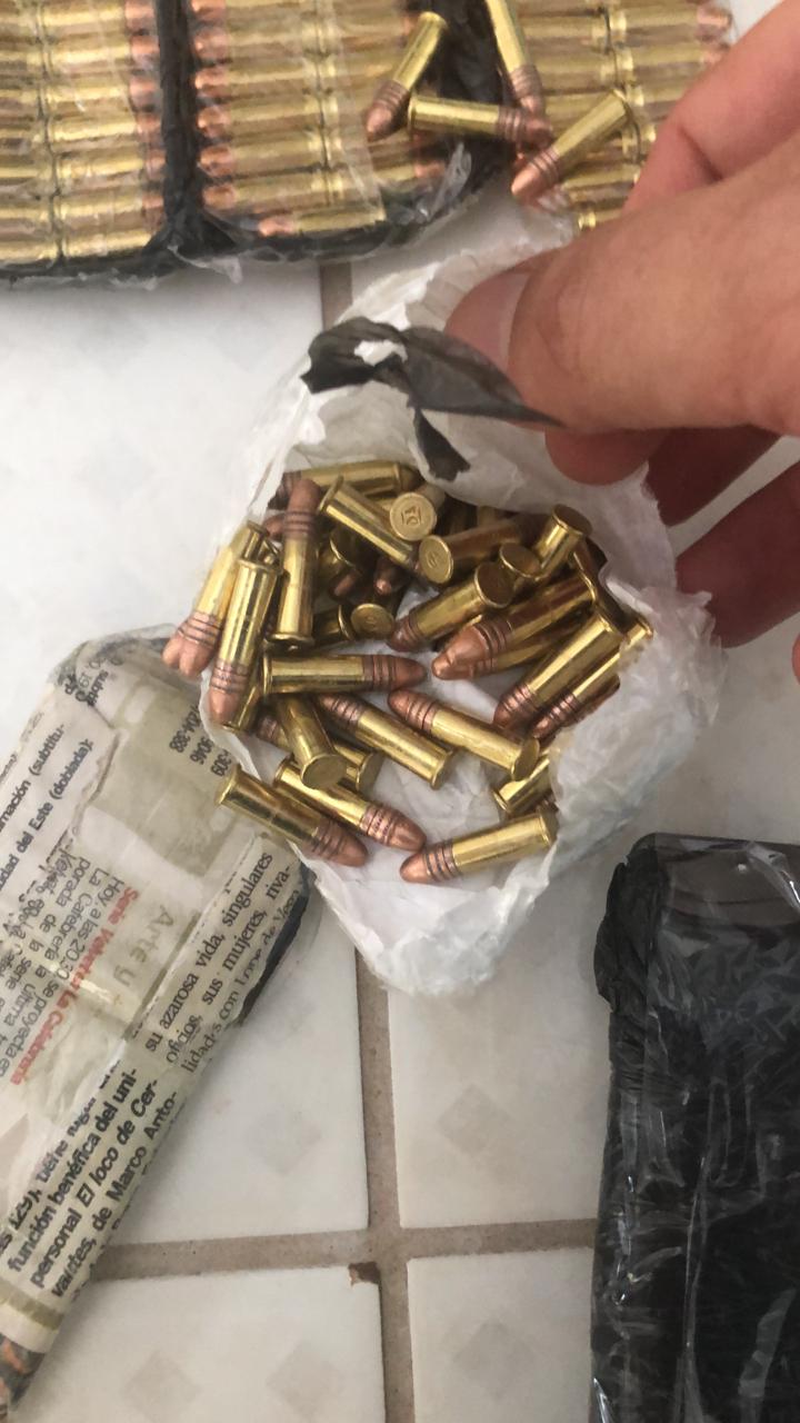 Centenas de muni&ccedil;&otilde;es foram apreendidas na casa do suspeito. (Foto: divulga&ccedil;&atilde;o PJC/MT)