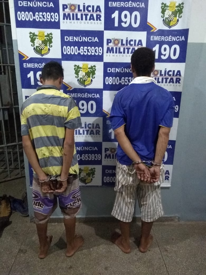 Suspeitos detidos pela Pol&iacute;cia Militar, em Rondon&oacute;polis. Foto: Divulga&ccedil;&atilde;o