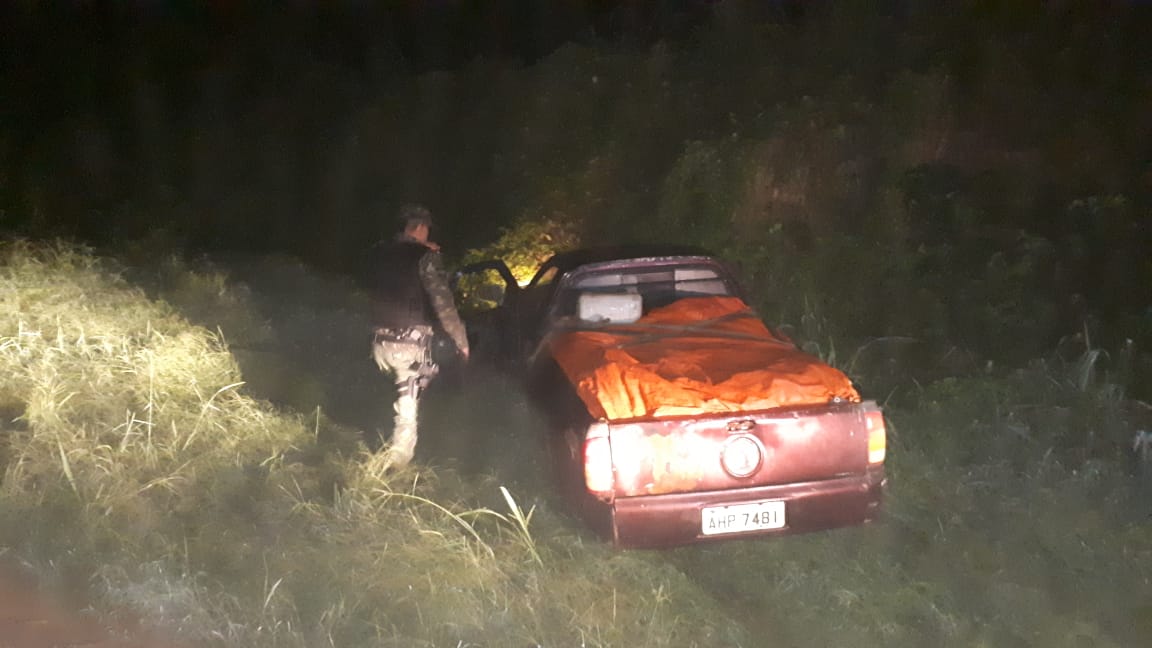 Ve&iacute;culo apreendido pelos policiais onde era transportado o pescado. (Foto: divulga&ccedil;&atilde;o PM/MT)