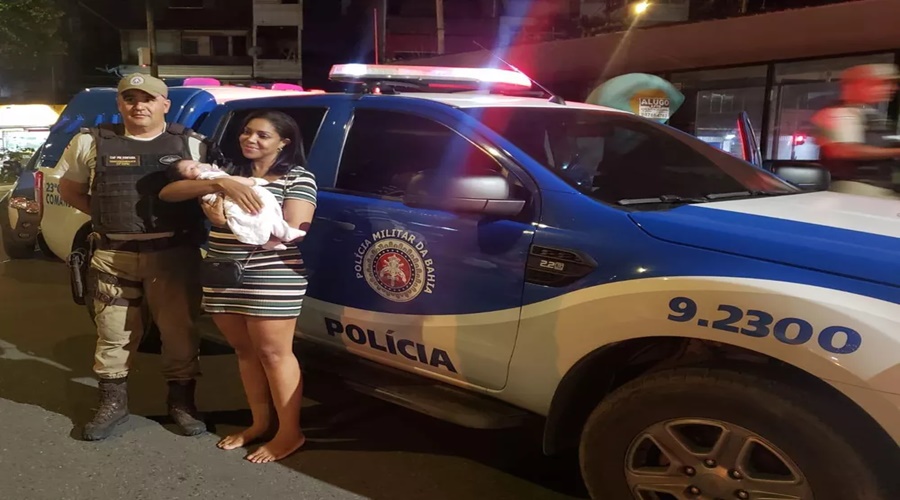 Beb&ecirc; de tr&ecirc;s meses &eacute; resgatada por PMs