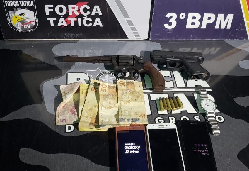 Durante a opera&ccedil;&atilde;o, 26 armas de fogo e quatro simulacros foram apreendidos. (Foto: divulga&ccedil;&atilde;o PM/MT)