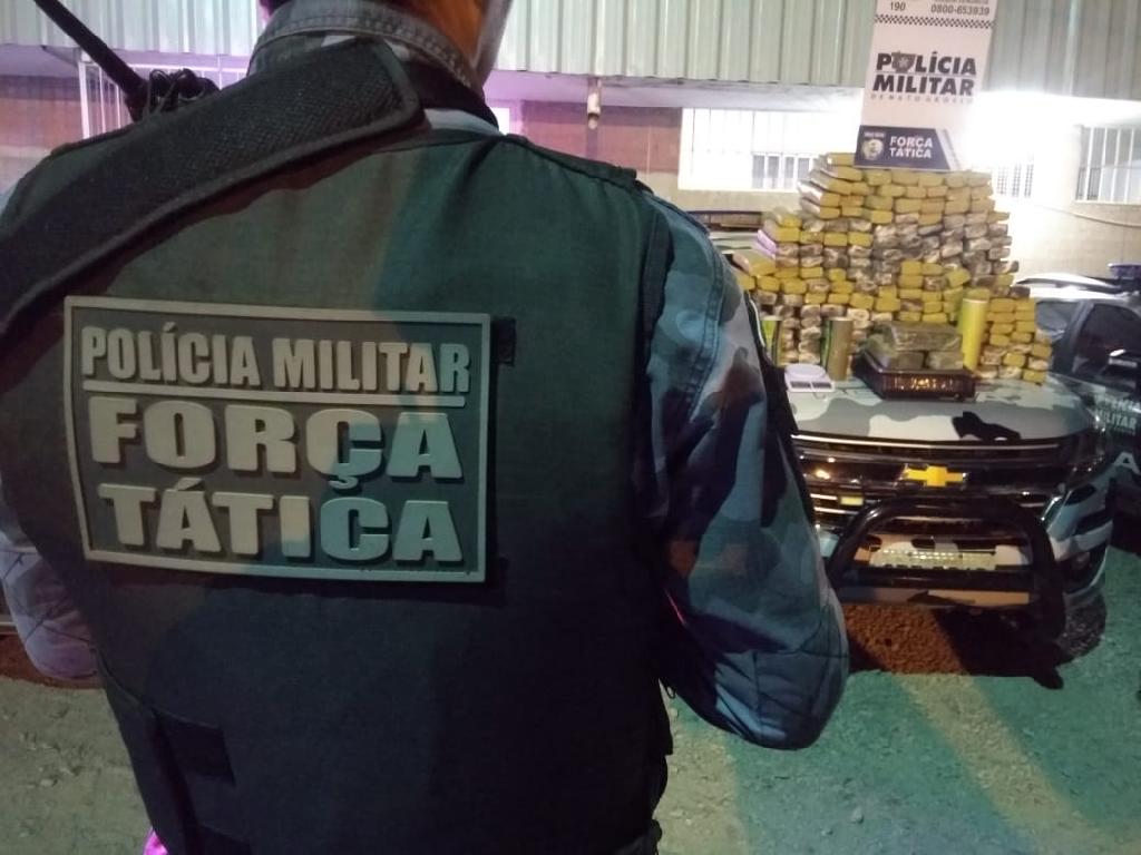 O local onde a droga foi apreendida seria um centro de distribuição para Cuiabá e outras regiões. (Foto: divulgação PM/MT)
