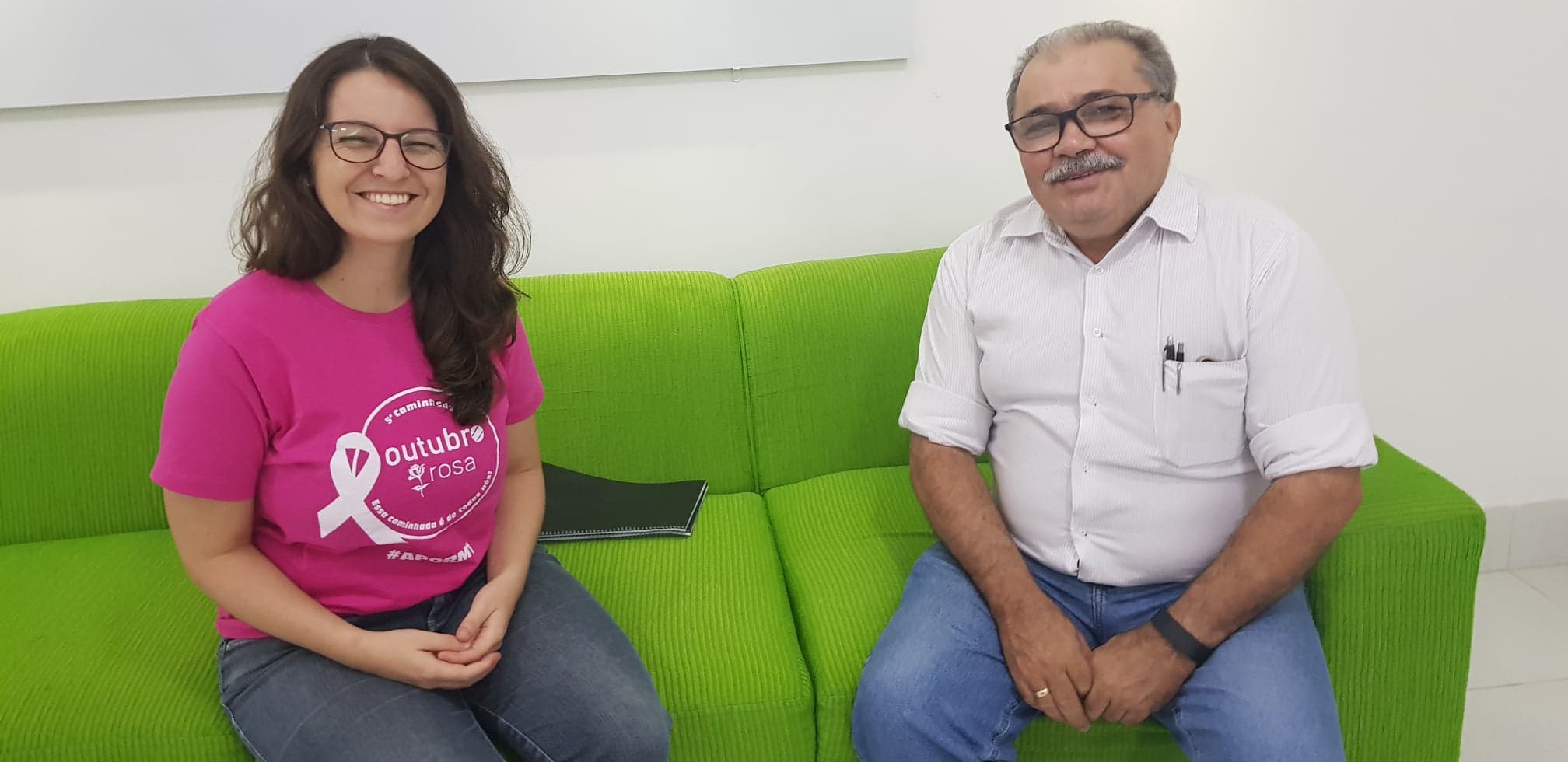 &ldquo;O nosso sentimento &eacute; de ajudar ao pr&oacute;ximo", declarou o vice-presidente da Apor, Adevaldo Costa, na foto acompanhado da jornalista L&iacute;lian Martins - Foto Denilson Paredes/GMT  