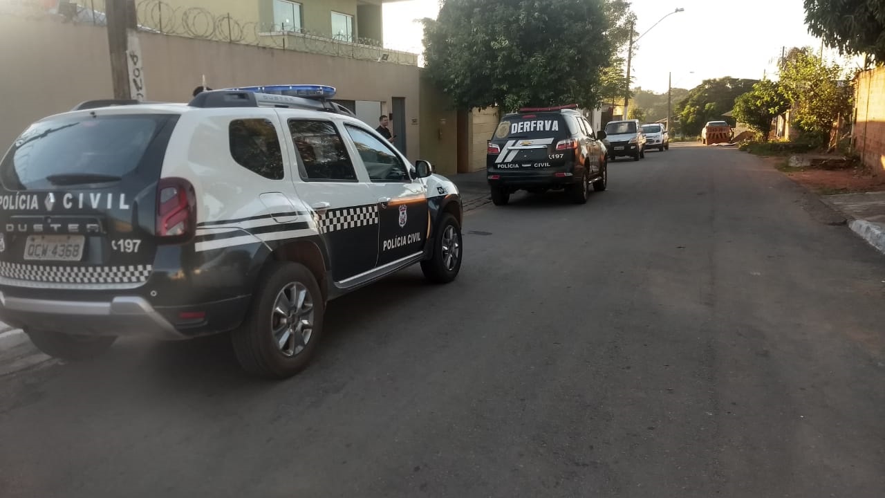 A quadrilha foi identificada por uma for&ccedil;a-tarefa montada para investigar seis furtos de caminhonetes de luxo, modelo Toyota Hilux e SW4. (Foto: divulga&ccedil;&atilde;o PJC/MT)