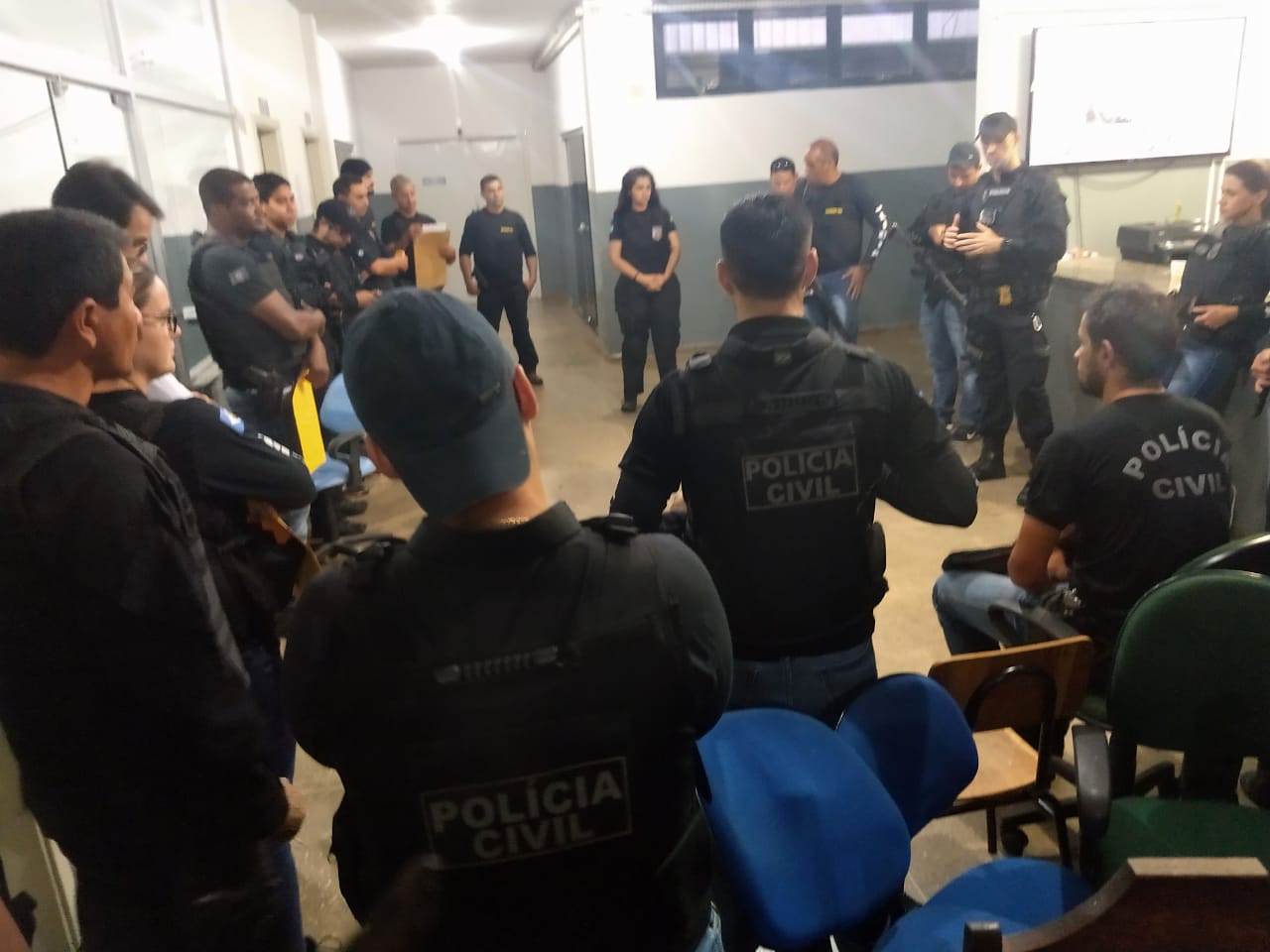 Policiais que participaram da opera&ccedil;&atilde;o para prender os suspeitos. (Foto divulga&ccedil;&atilde;o PJC/MT)