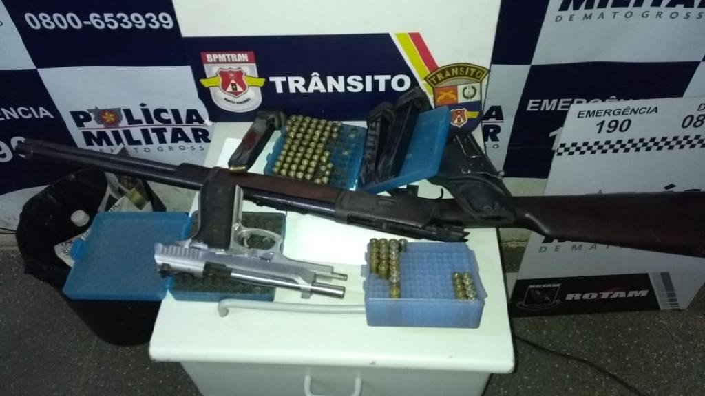 Materiais apreendidos durante bloqueio na MT-010. (Foto: divulga&ccedil;&atilde;o PM/MT)