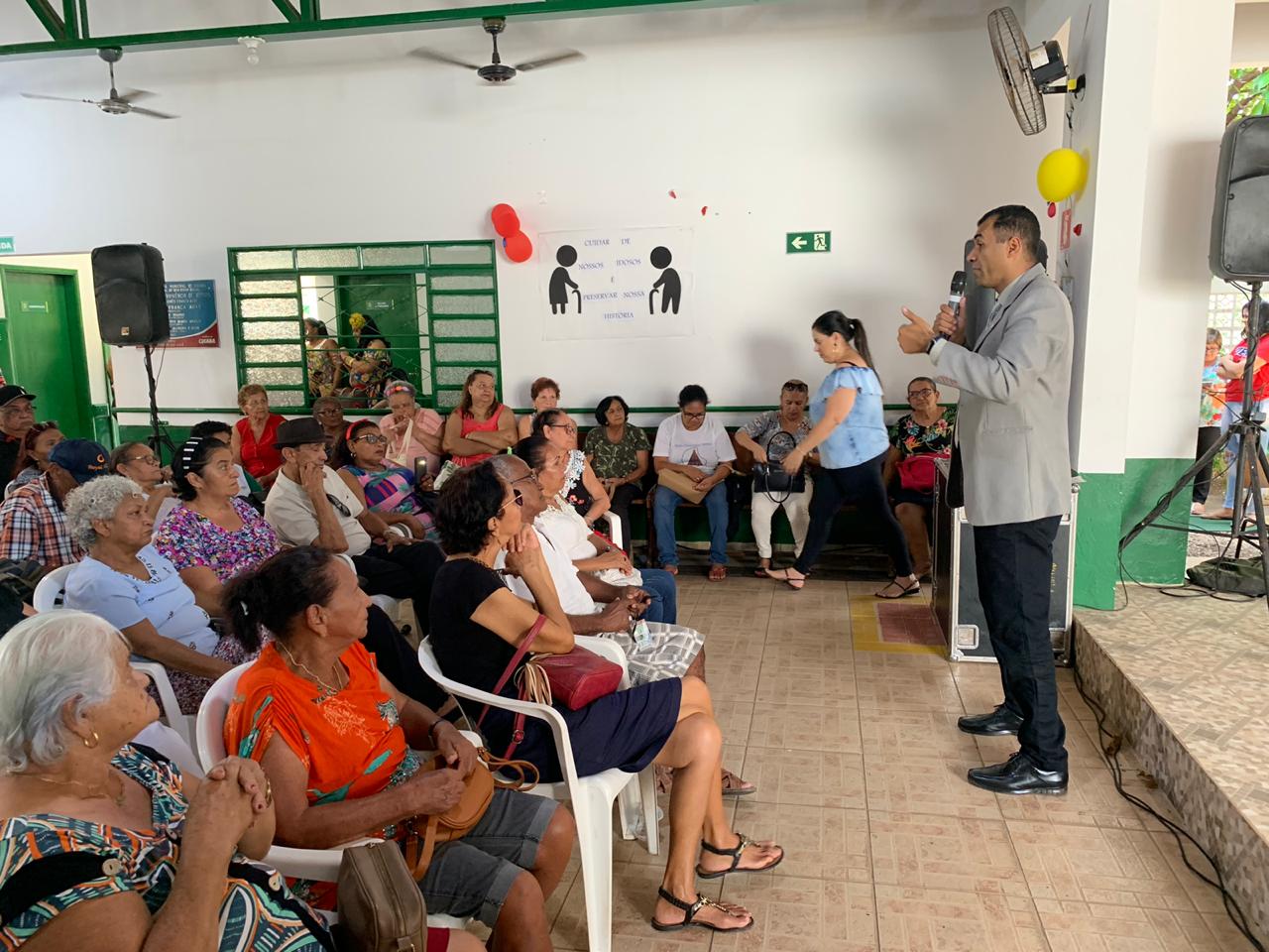 O investigador Rodrigo Babu explicou sobre os direitos da pessoa idosa e quais os canais de atendimento existentes para atendimento. (Foto: divulga&ccedil;&atilde;o PJC/MT)