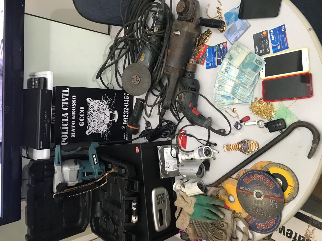 Materiais apreendidos pela pol&iacute;cia durante a opera&ccedil;&atilde;o. (Foto: divulga&ccedil;&atilde;o PJC/MT)