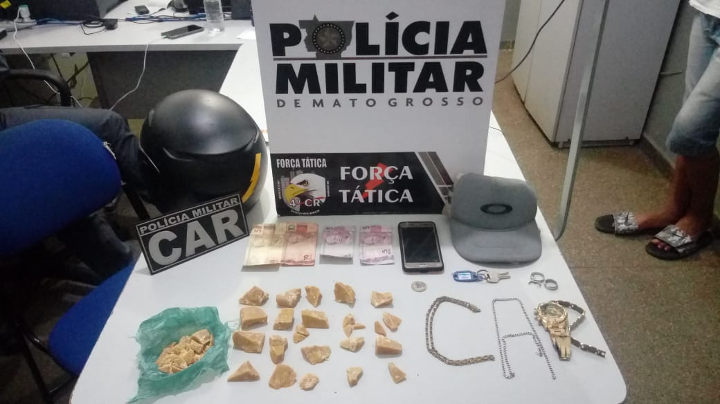 Materiais apreendidos pela pol&iacute;cia com a dupla. (Foto: divulga&ccedil;&atilde;o PM/MT)