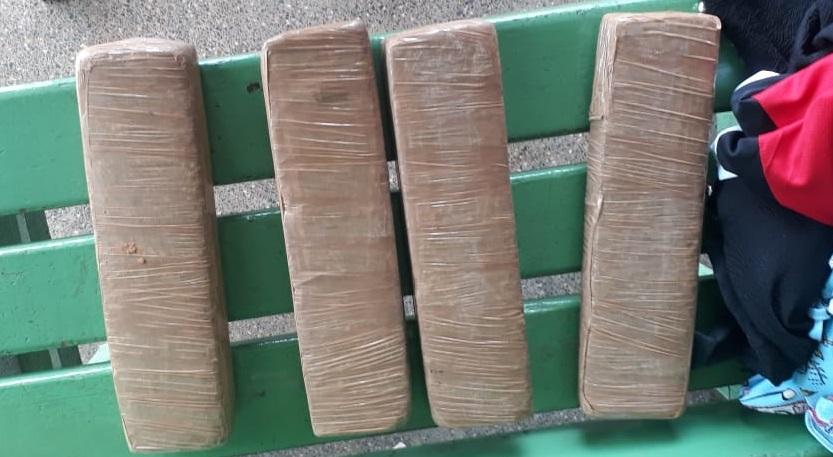 Droga estava dentro de mochila de menor de idade. (Foto: PM/MT)