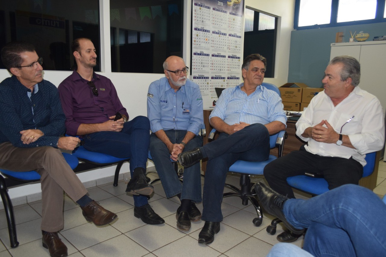A diretoria da Acir esteve reunida com o secret&aacute;rio de Desenvolvimento Econ&ocirc;mico, Milton Mutum, para tratar do assunto - Foto Divulga&ccedil;&atilde;o