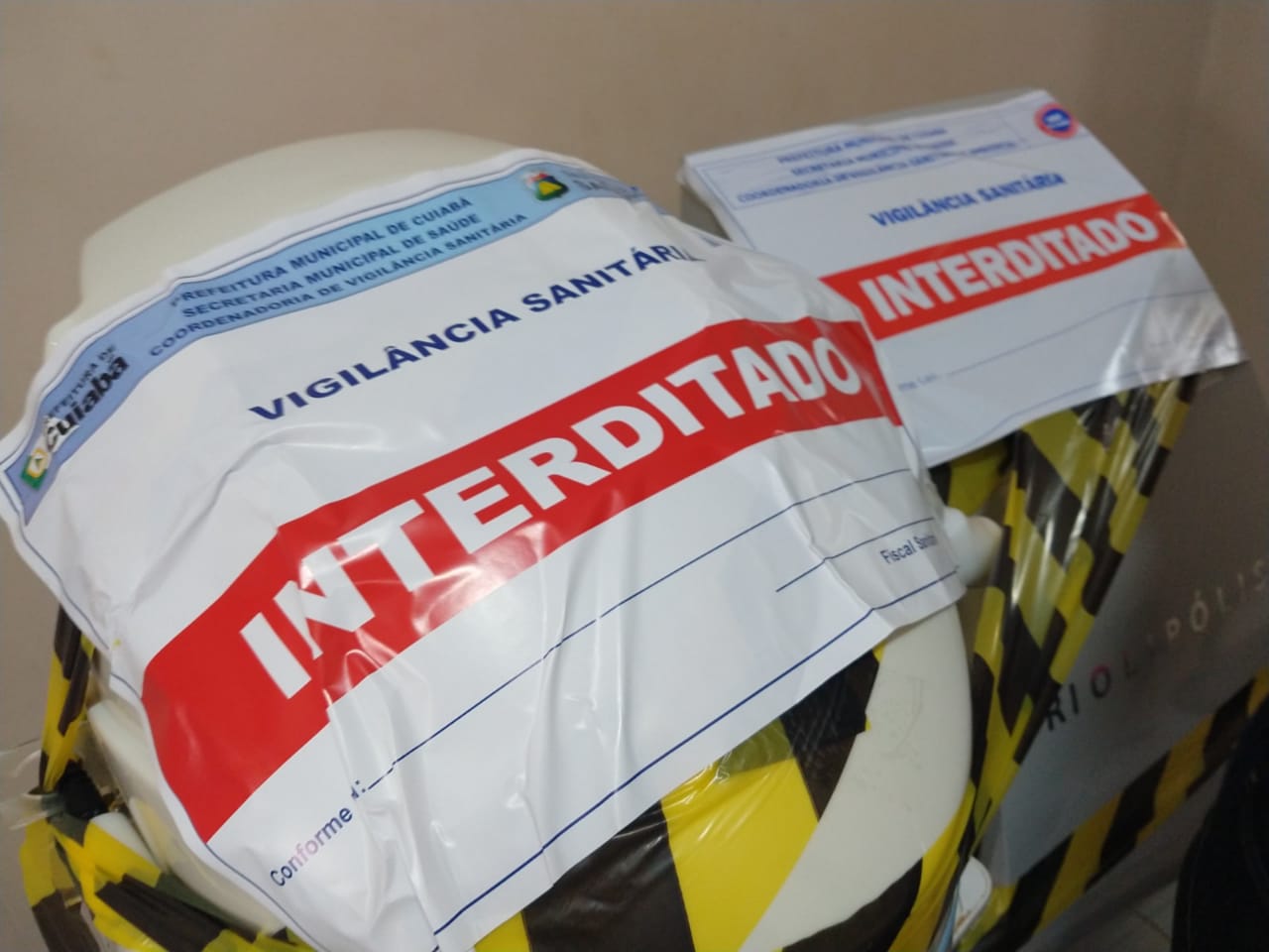 O local n&atilde;o possu&iacute;a as devidas licen&ccedil;as de funcionamento e estava fora das condi&ccedil;&otilde;es exigidas de higiene. (foto: divulga&ccedil;&atilde;o PJC/MT)