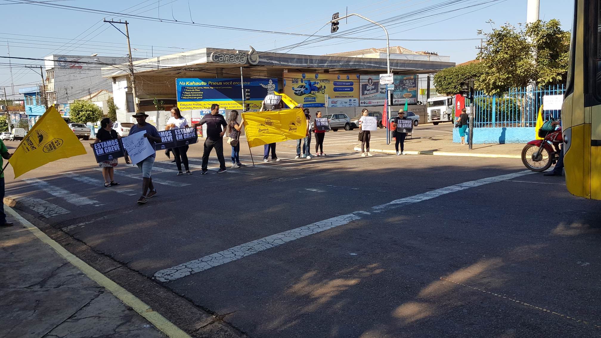 Os professores est&atilde;o realizando ao mesmo tempo a atividade em v&aacute;rios pontos diferentes da cidade