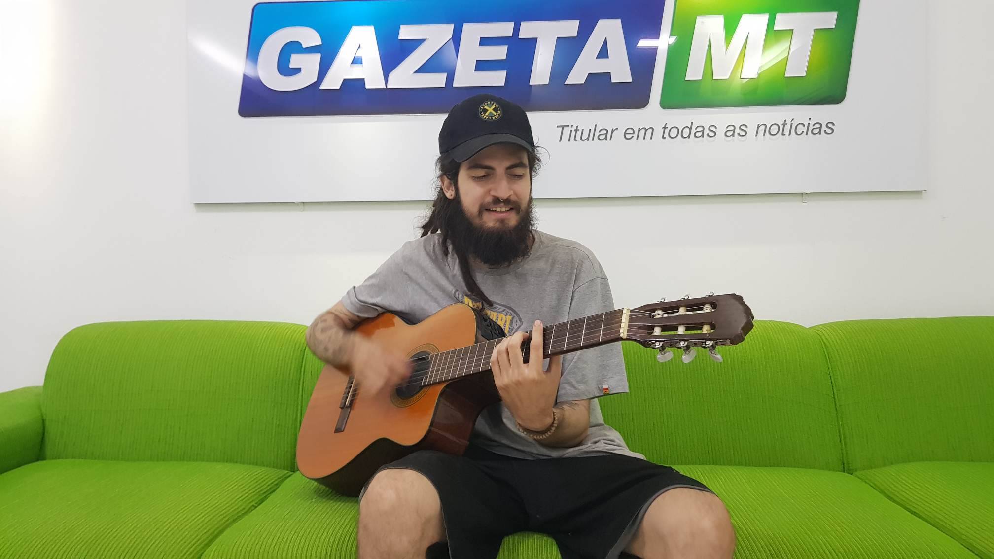 "Em todas as minhas composi&ccedil;&otilde;es a nossa natureza local est&aacute; presente", explicou Gabriel Carmo, que vai lan&ccedil;ar seu EP de reggae no s&aacute;bado