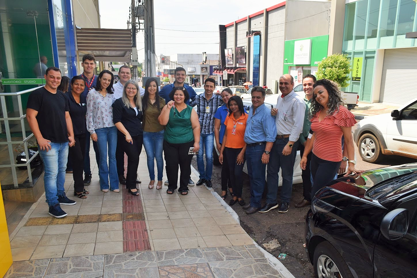 Carros e motos da Liquidaqui s&atilde;o entregues aos ganhadores. (Foto: Cl&aacute;udia Bouvi&ecirc;)