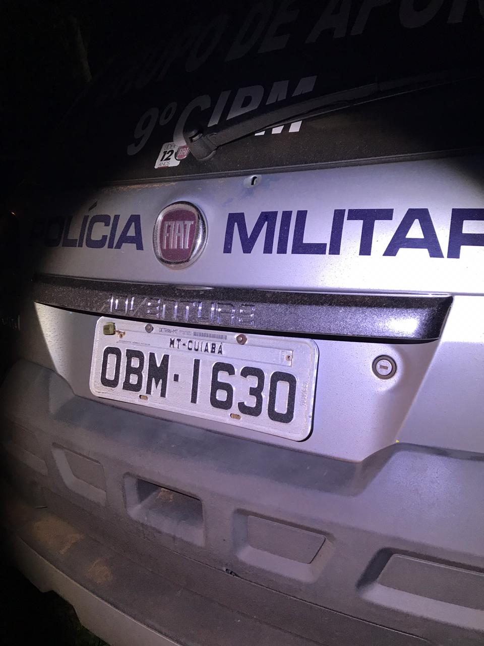 Viatura da PM atingida por tiros. (Foto: divulga&ccedil;&atilde;o PM/MT)