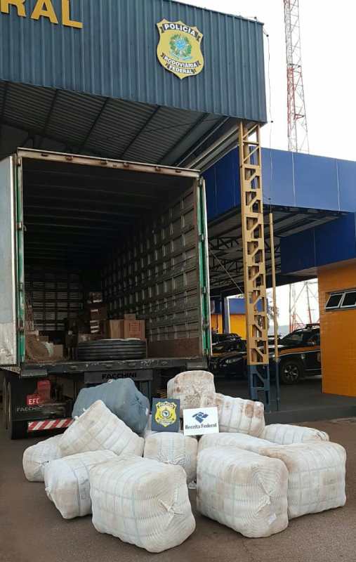 Mais de uma tonelada de mercadoria sem nota fiscal. (foto: divulga&ccedil;&atilde;o PRF/MT)