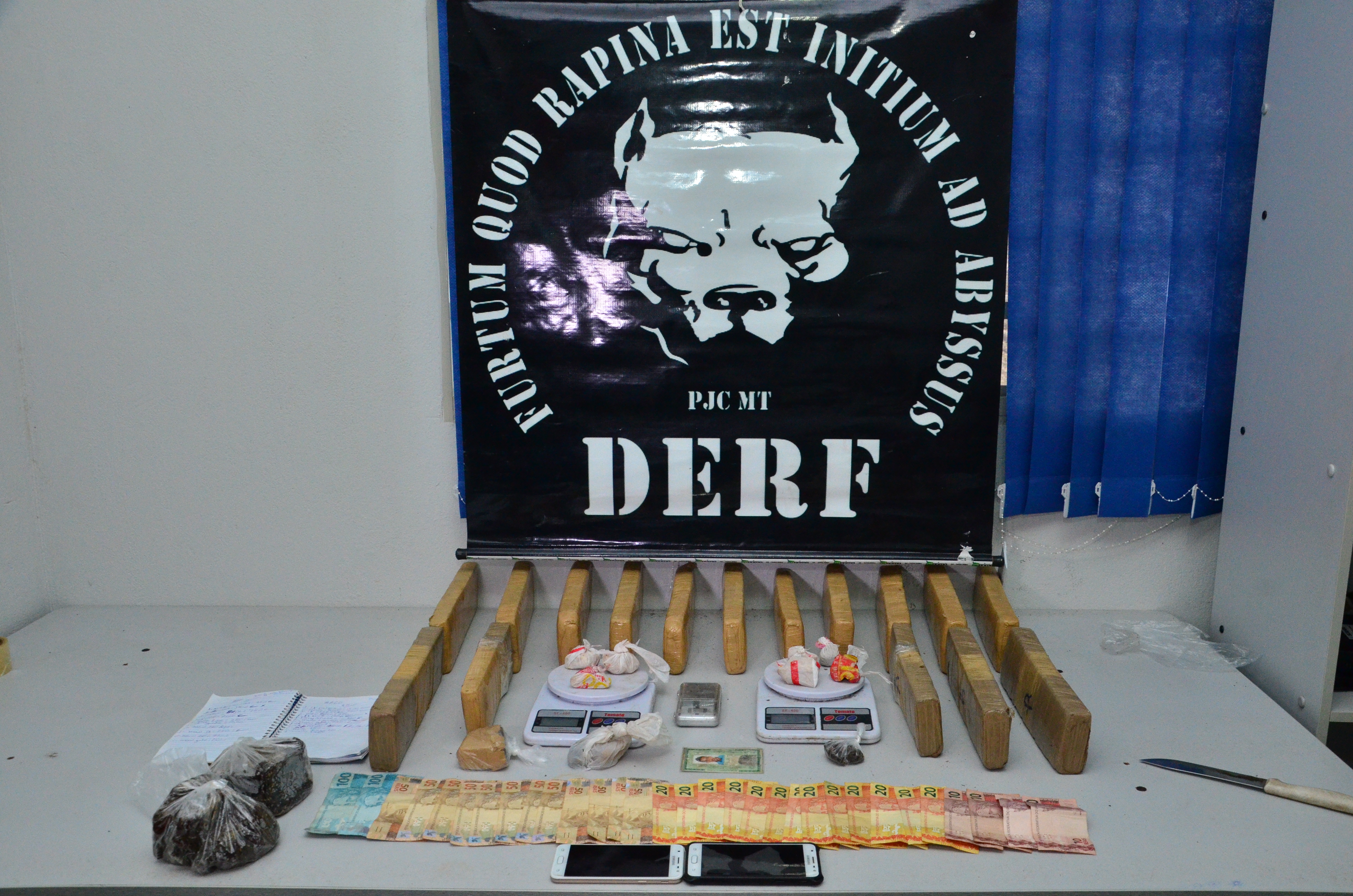 Materiais apreendidos pela polícia na região do Parque Ecológico Escondidinho. (Foto: divulgação PJC/MT)