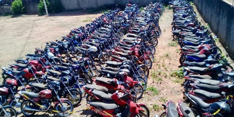 Aproximadamente 60% dos lotes s&atilde;o motocicletas e 30% autom&oacute;veis e caminhonetas. O restante &eacute; formado por caminh&otilde;es, reboques e outros. (Foto: divulga&ccedil;&atilde;o PRF/MT)
