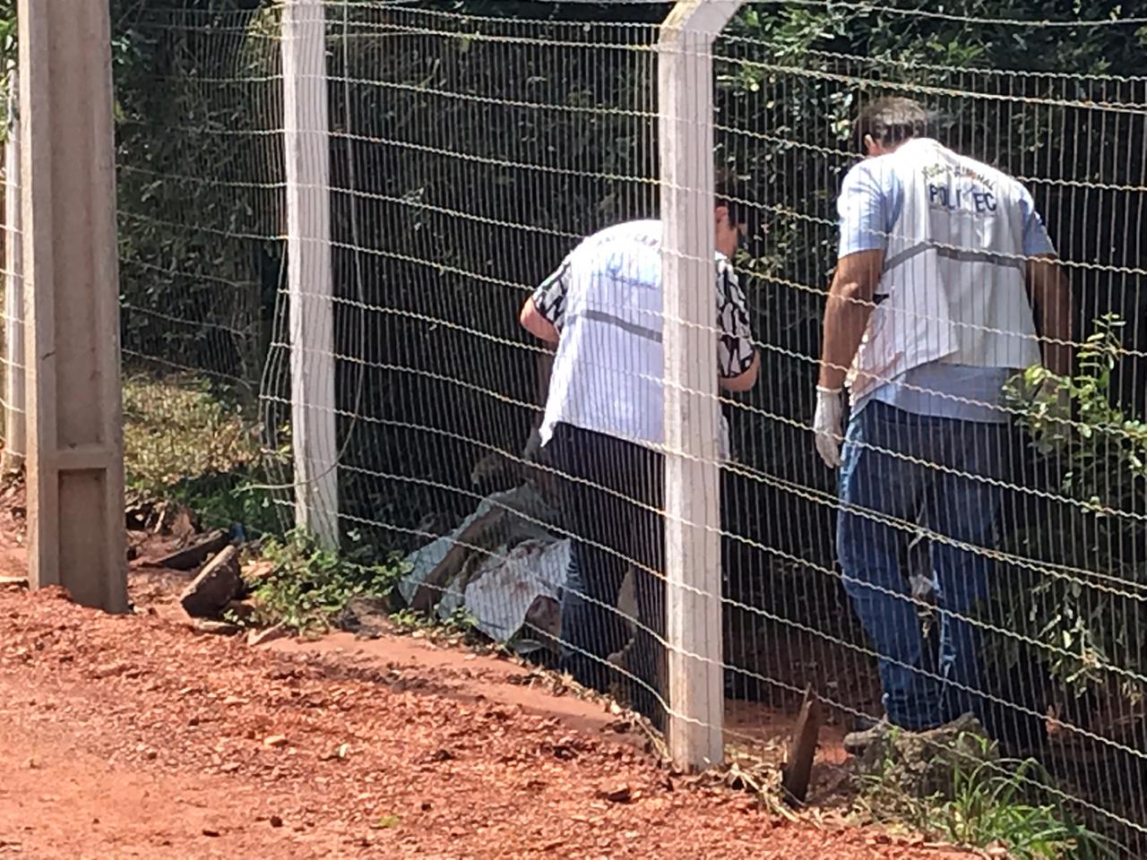 O motorista pode ter recebido uma descarga el&eacute;trica de aproximadamente 7 mil volts. (Foto: Sirlei Alves/GazetaMT)