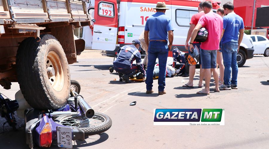 O casal n&atilde;o sofreu ferimentos graves, mas foi socorrido pelo Servi&ccedil;o de Atendimento M&oacute;vel de Urg&ecirc;ncia (Samu). (Foto: Messias Filho / GazetaMT) 
