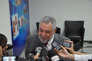'Ela &eacute; da &aacute;rea, tem conhecimento, &eacute; mulher e as mulheres normalmente tem mais sensibilidade que os homens', afirmou o prefeito eleito sobre a futura secret&aacute;ria de Sa&uacute;de - Foto Marcos Magalh&atilde;es/GazetaMT