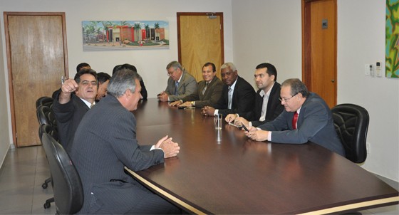 Promotor Ari Madeira em reuni&atilde;o com vereadores 