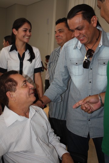 O deputado estadual Luiz Marinho recebe os cumprimentos do vice-governador de S&atilde;o Bernardo do Campo, Frank Aguiar. Foto: Yuri Ramires