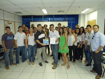 Paulo Barros (o segundo da esquerda), Guilherme Maluf (ao centro) e demais membros da Juventude do PSDB. Foto: Arquivo Pessoal