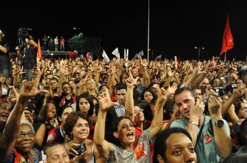 Cerca de 20 mil pessoas estiveram no comício com o líder do PT - Foto: Lucas Bólico