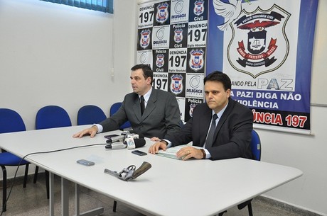 Delegados de pol&iacute;cia Percival Eleut&eacute;rio (esq.) e Claudinei Lopes (dir.) - Foto: Marcos Magalh&atilde;es