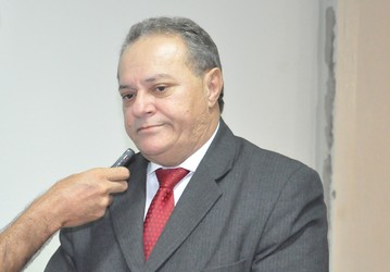 "Desconheço quem trabalhe mais que eu aqui. Acho que todos os vereadores trabalham, mas eu sou diferenciado", afirmou Fulô