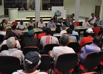 A mesa de condu&ccedil;&atilde;o dos trabalhos da audi&ecirc;ncia da AL para discutir a implanta&ccedil;&atilde;o dalei da pesca