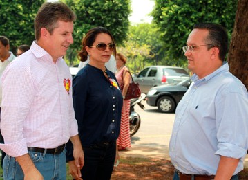 Mauro e Virg&iacute;nia ao lado do senador Pedro Taques na UFMT - Foto: Yuri Ramires/GazetaMT