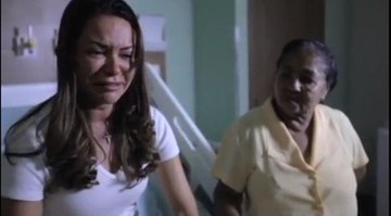 Cena que Virg&iacute;nia chora e fala do marido, ao lado est&aacute; sua m&atilde;e - Foto: Reprodu&ccedil;&atilde;o/Youtube