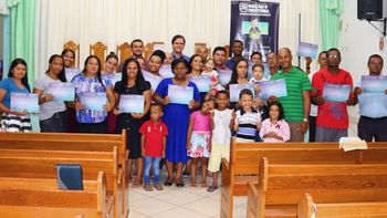 Thiago Silva entrega novos certificados do curso de Dicção e Oratória no Pedra 90