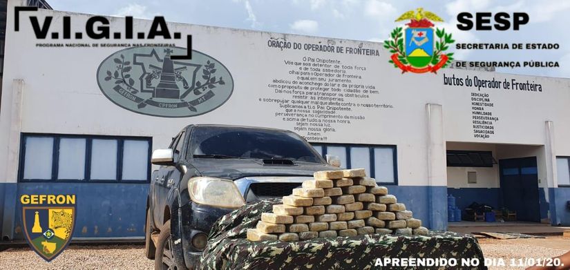 Gefron apreende 44 tabletes de pasta base de cocaína e recupera dois veículos