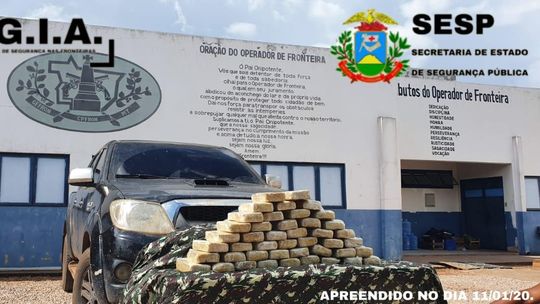 Gefron apreende 44 tabletes de pasta base de cocaína e recupera dois veículos