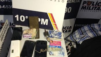 Criminosos trocam tiros com a PM após roubo a estabelecimento comercial; um é preso 
