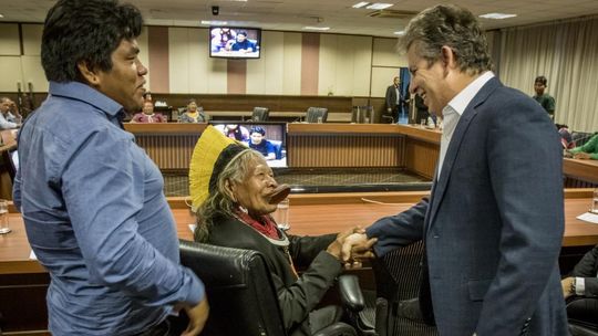 Governador recebe Cacique Raoni e afirma que momento é de respeitar a cultura