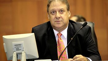 Romoaldo exige limite de tempo de espera para atendimento em lojas de operadoras de telefonia