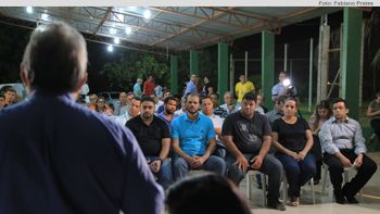 Candidato reúne colaboradores da campanha para palestra motivacional