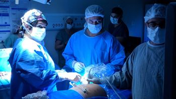 Médicos operam intestino com malformação de feto ainda na barriga da mãe