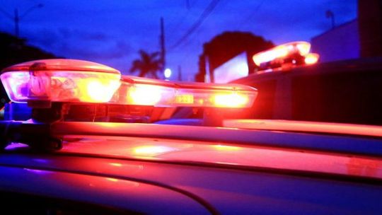 Jovem é esfaqueada no meio da rua ex-companheiro é suspeito do crime