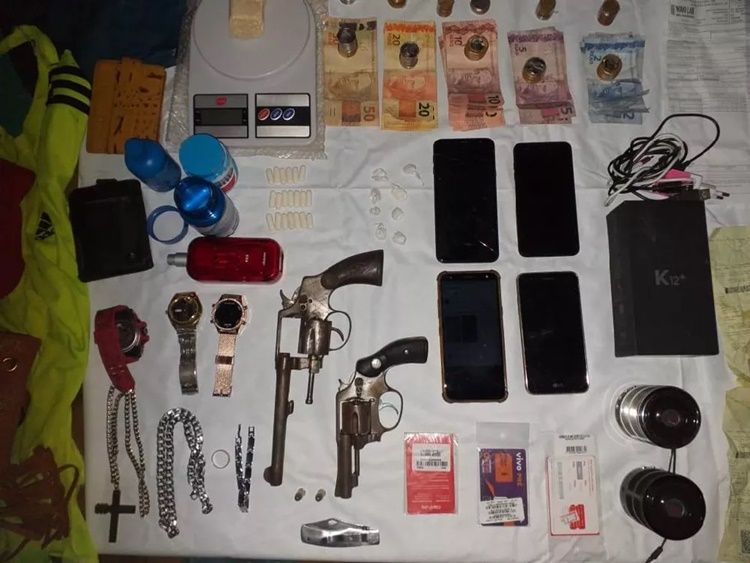 Duas mulheres são presas pedindo carona em MT em posse de arma de fogo 