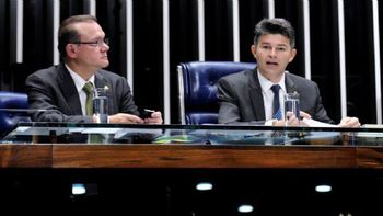 Medeiros e Wellington comemoram assinatura da regulamentação do adicional de fronteira