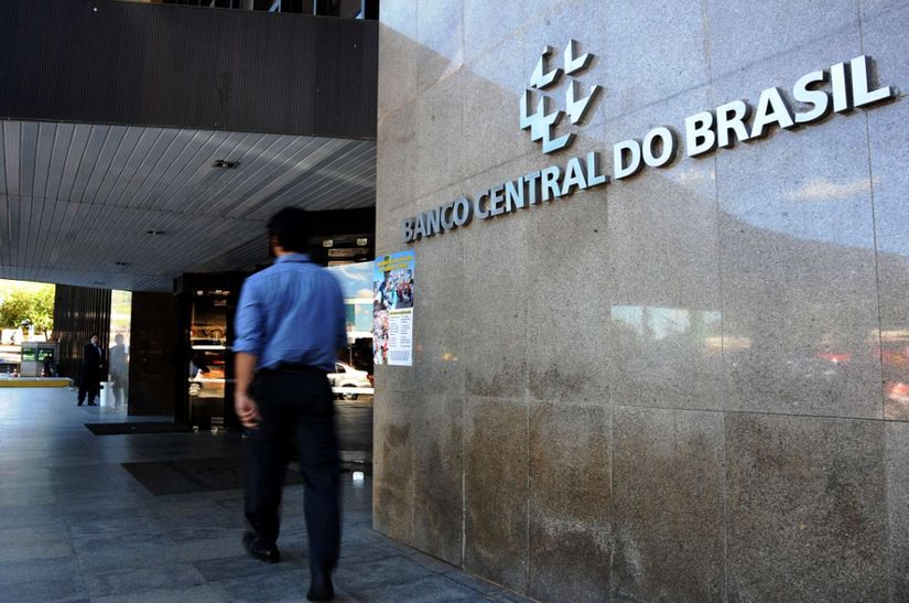 Selic fica abaixo de 7% ao ano pela primeira vez na história