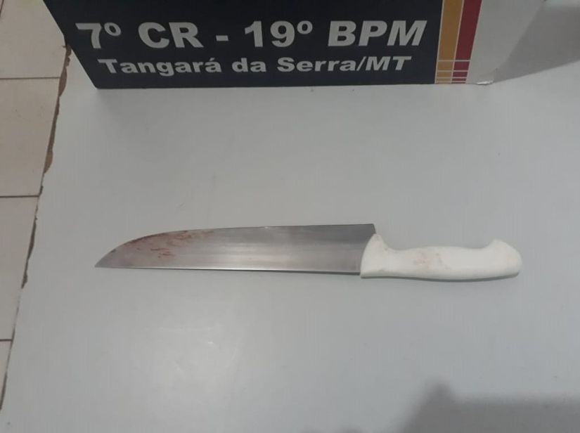 Desentendimento entre vizinhos deixa um esfaqueado e suspeito é preso 